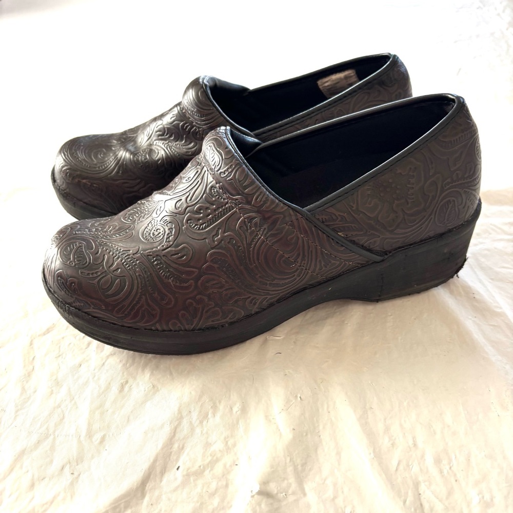 Tooled leather SafeTstep Clogs W 7.5